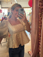 Load image into Gallery viewer, Alana Puff Sleeve Gold Cheetah Top
